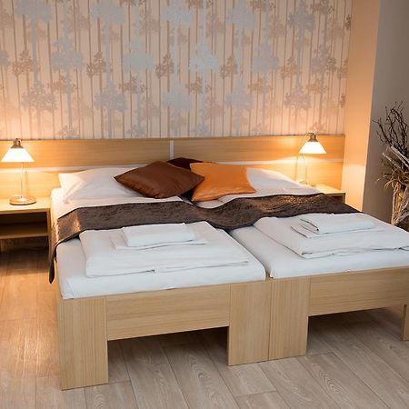 Hotel Imos Břeclav Esterno foto