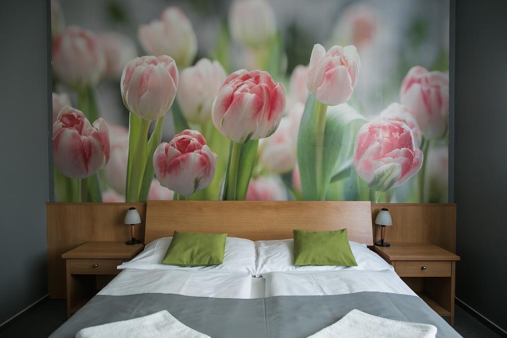 Hotel Imos Břeclav Esterno foto