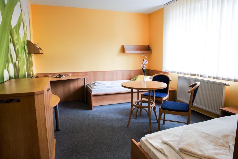 Hotel Imos Břeclav Esterno foto