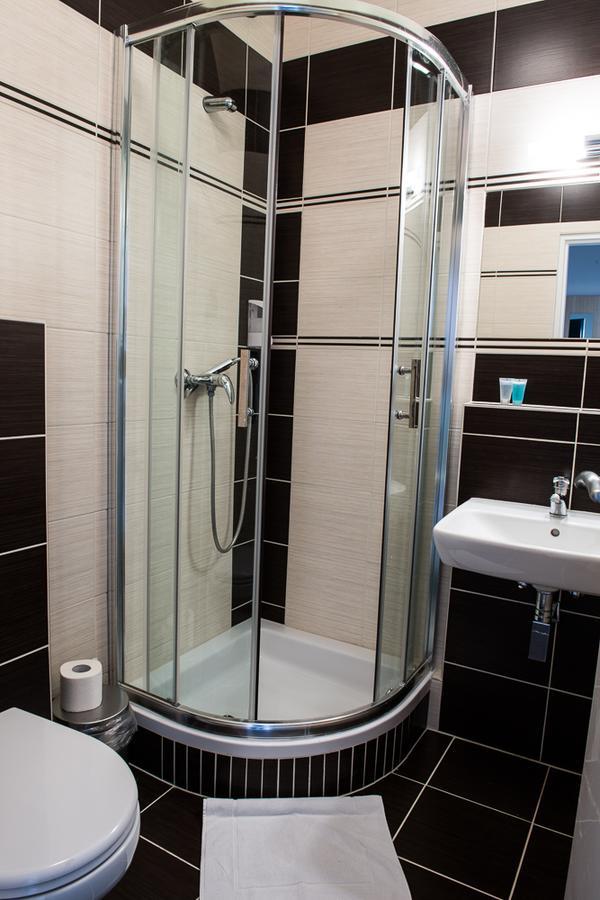 Hotel Imos Břeclav Esterno foto