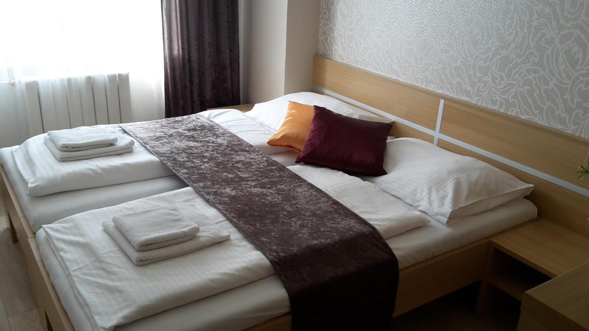 Hotel Imos Břeclav Esterno foto